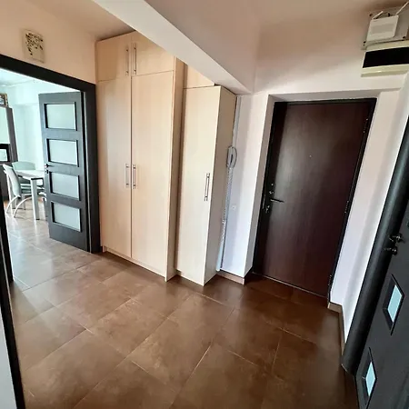 Amy's Bright Apartment